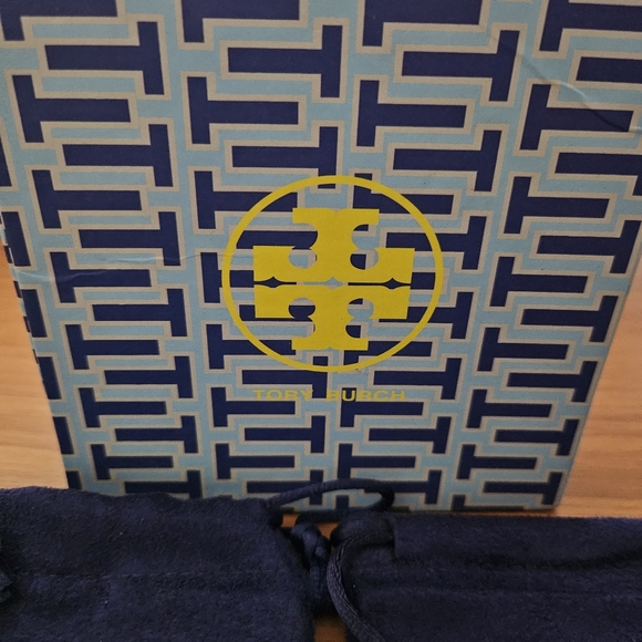 Tory Burch Gift Box with dustbags - Picture 2 of 3